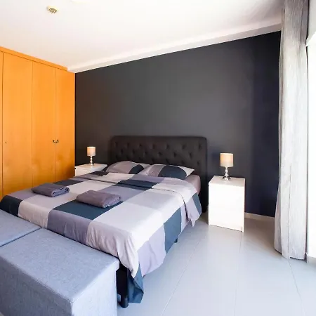 Modern In With Swimming Pool Apartmán *