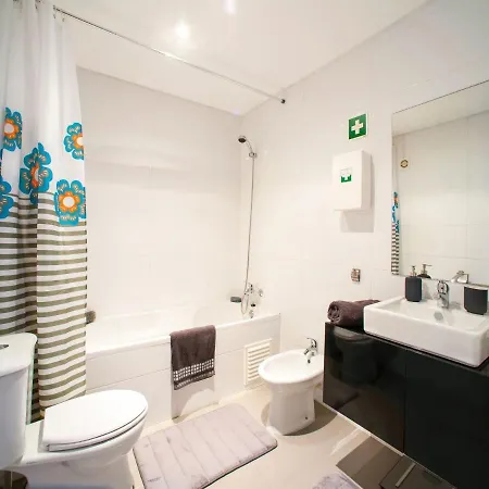 Modern In With Swimming Pool Appartement